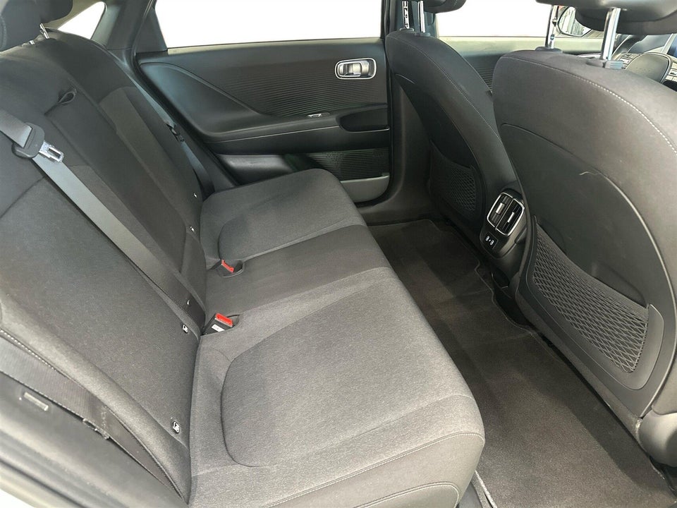 Hyundai Ioniq 6 77 Essential 4d