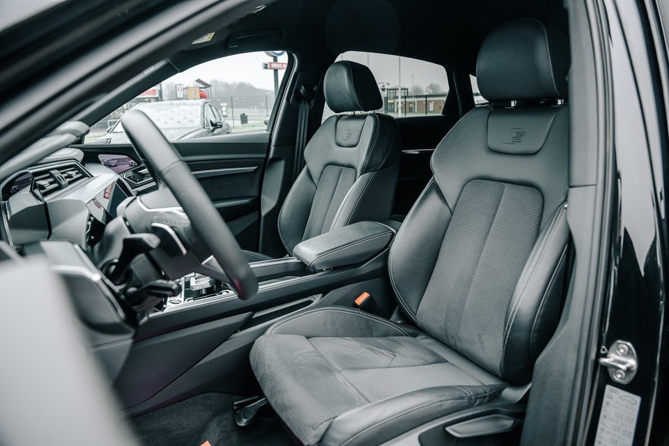 Audi Q8 e-tron 50 S-line Sportback quattro 5d