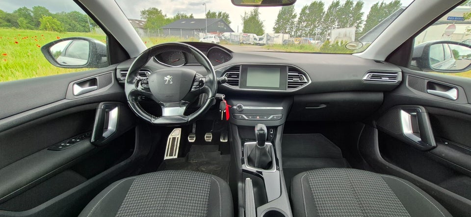 Peugeot 308 1,2 e-THP 110 Style SW 5d