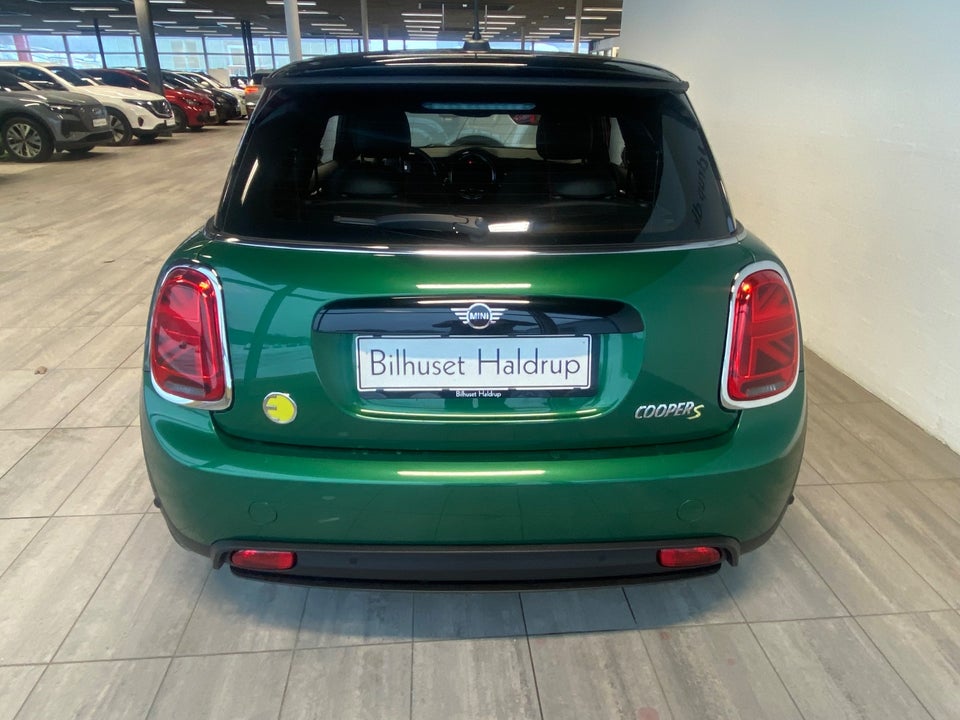 MINI Cooper SE Essential 3d