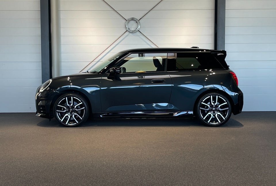 MINI Cooper E JCW Trim XL 3d