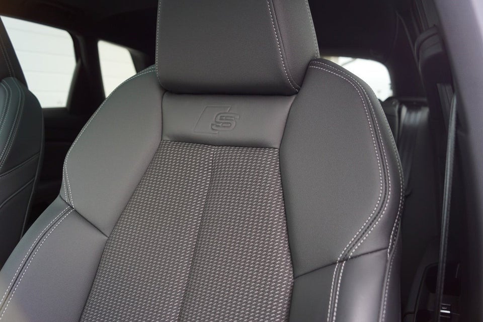 Audi Q4 e-tron 45 S-line 5d