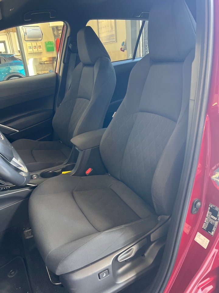 Toyota Corolla Cross 1,8 Hybrid Style Comfort CVT 5d