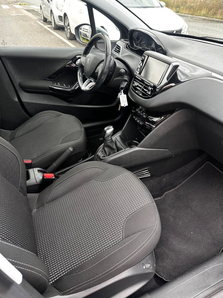 Peugeot 208 1,5 BlueHDi 100 Prestige Sky 5d