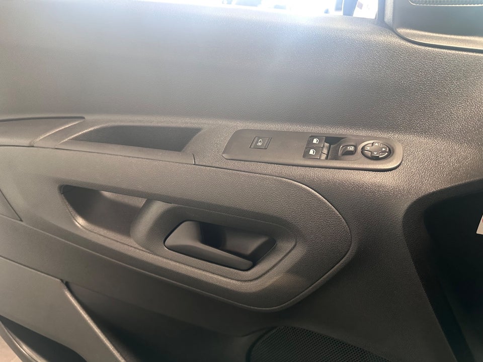 Toyota ProAce City 1,5 D 102 Medium Comfort 5d