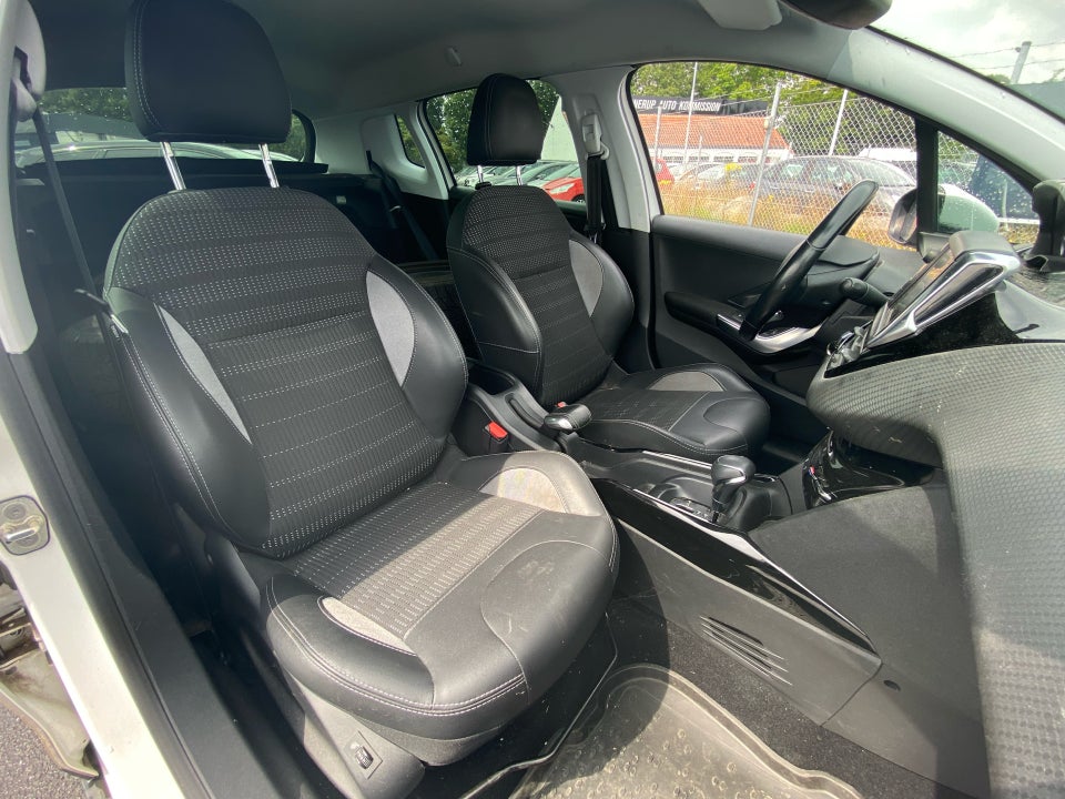 Peugeot 2008 1,2 PureTech 110 Allure EAT6 5d