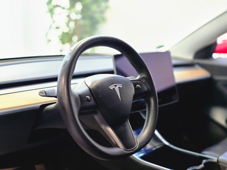Tesla Model 3 Standard Range+ RWD 4d