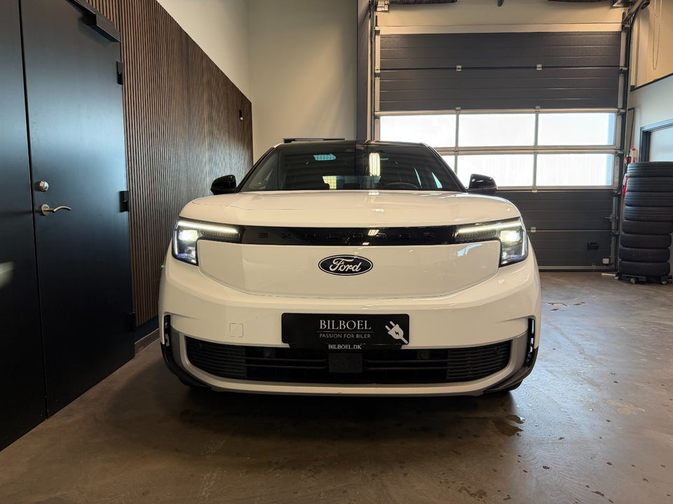 Ford Explorer 77 Premium Extended Range 5d