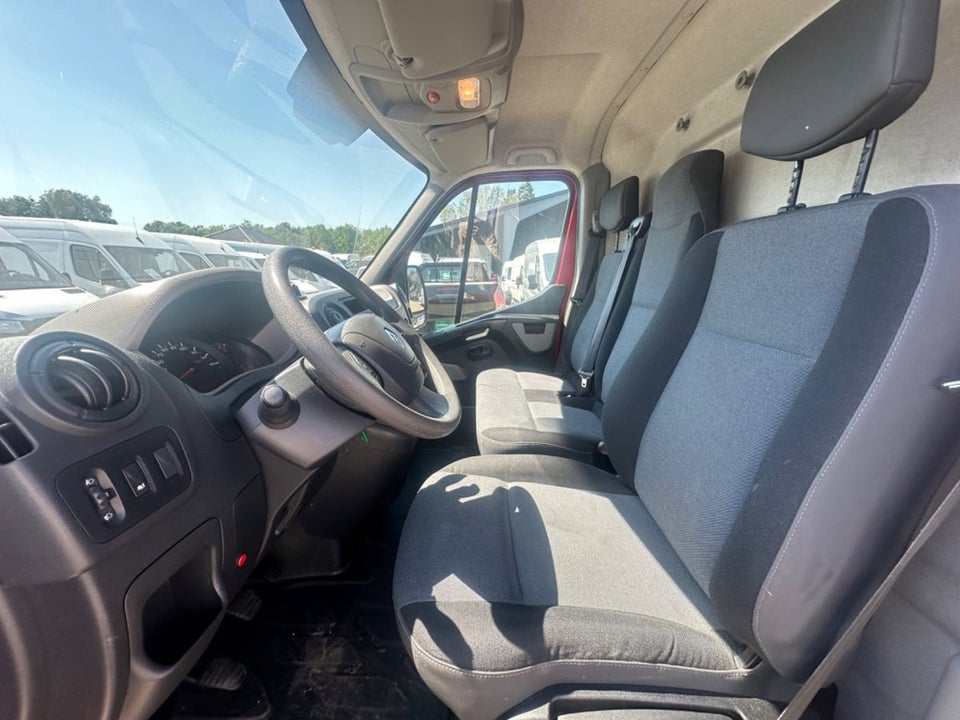 Renault Master III T33 2,3 dCi 135 L2H2 Kassevogn