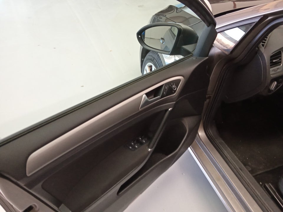 VW Golf VII 1,4 TSi 122 Comfortline BMT 5d