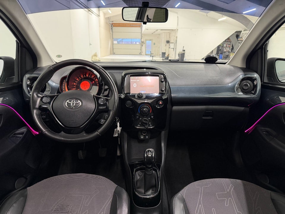 Toyota Aygo 1,0 VVT-i x-wave Sky 5d