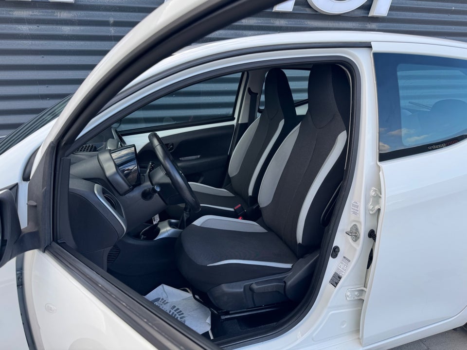 Toyota Aygo 1,0 VVT-i x-play x-touch 5d