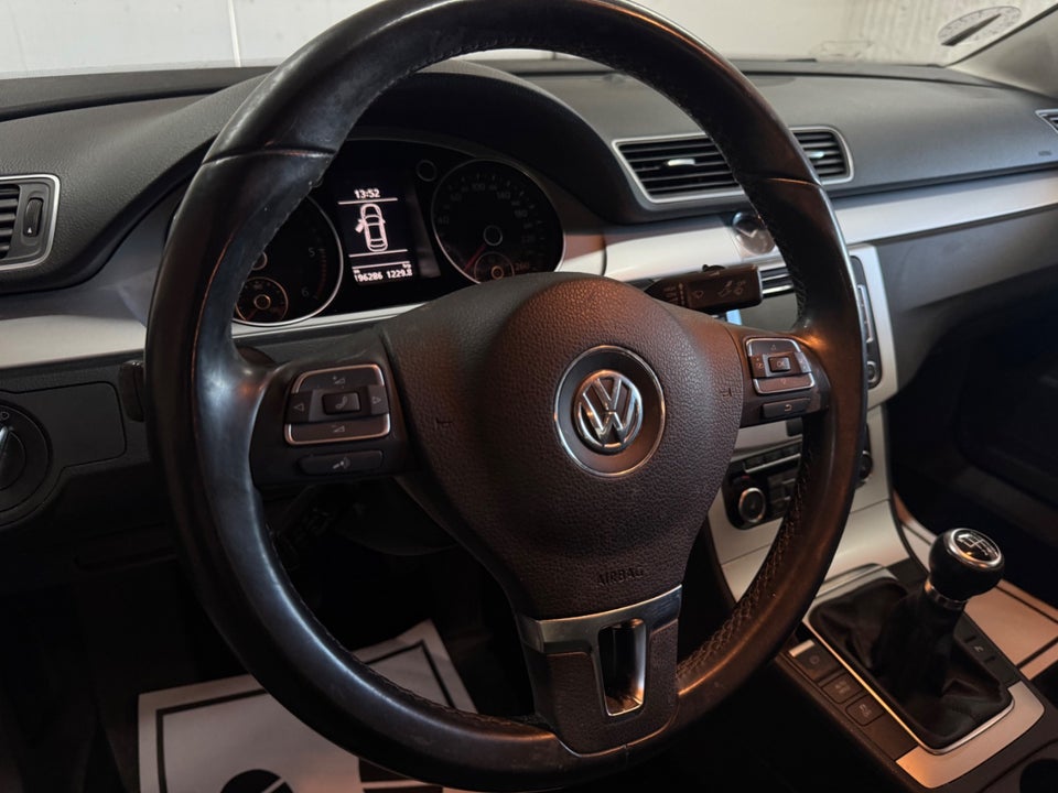 VW Passat 1,6 TDi 105 Trendline BMT 4d