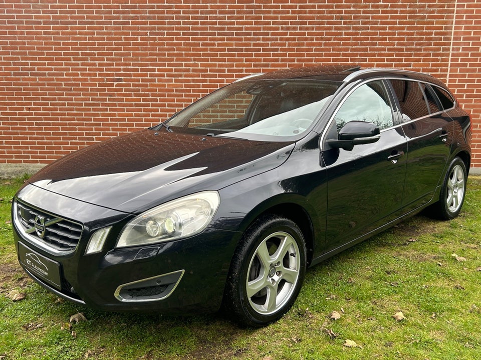 Volvo V60 2,4 D5 205 Summum aut. 5d