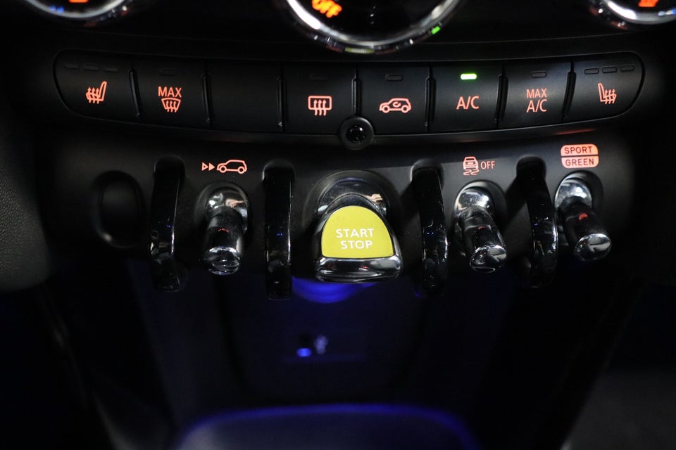 MINI Cooper SE Essential 3d