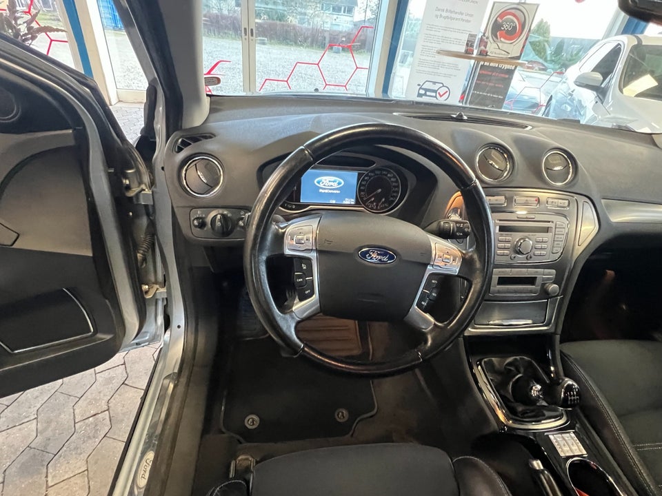 Ford Mondeo 2,5 20V Turbo Titanium stc. 5d