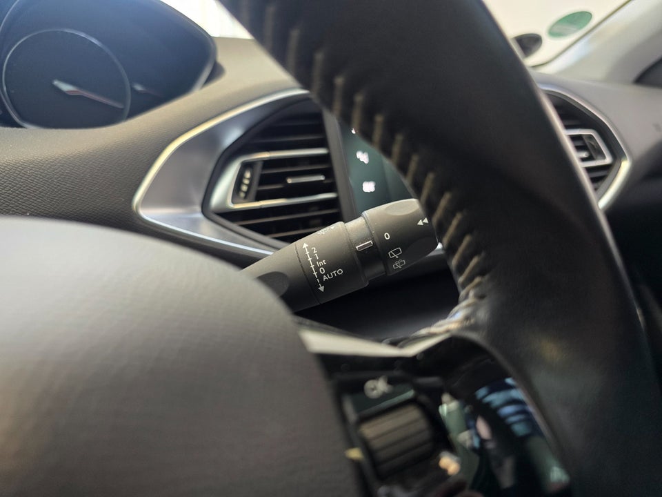 Peugeot 308 1,5 BlueHDi 130 Prestige SW 5d