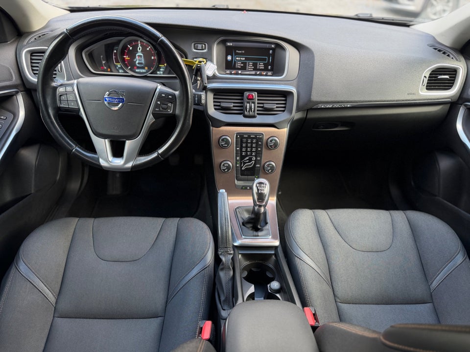 Volvo V40 1,6 D2 115 Momentum 5d
