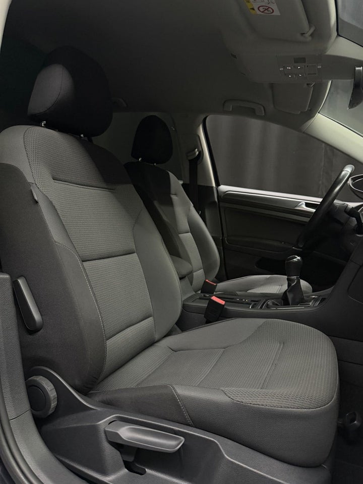 VW Golf VII 1,6 TDi 115 Comfortline 5d