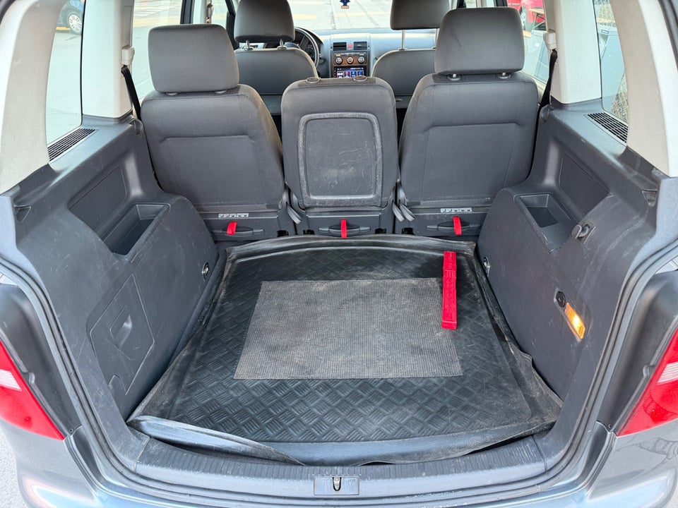 VW Touran 1,6 FSi Highline 5d