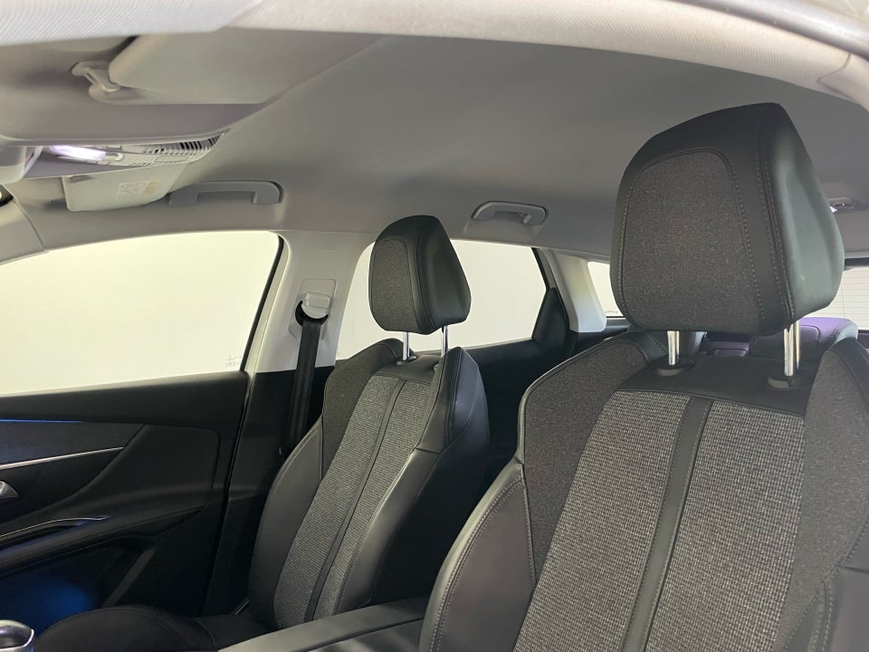 Peugeot 3008 1,2 e-THP 130 Allure 5d