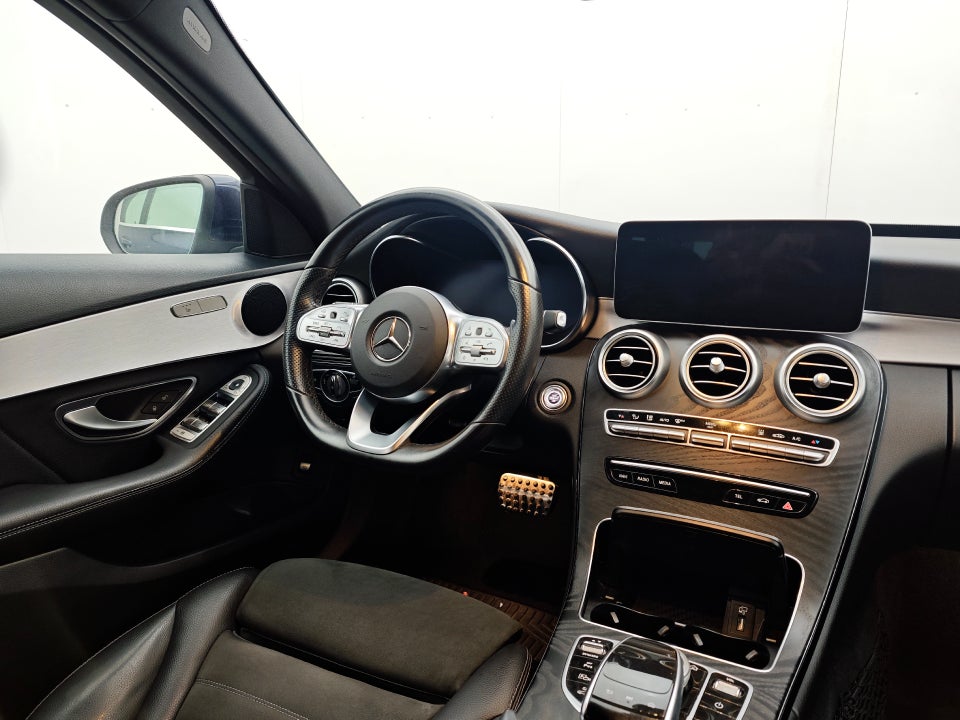 Mercedes C300 de 2,0 AMG Line stc. aut. 5d