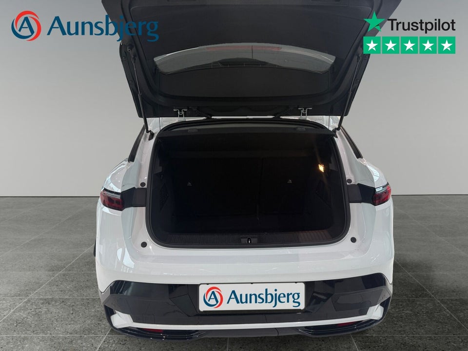 Renault Megane E-Tech 40 Equilibre 5d