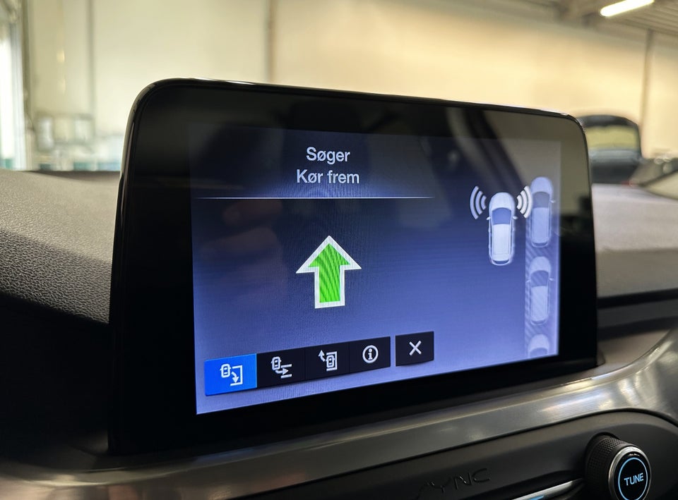 Ford Focus 1,0 EcoBoost Titanium Business stc. 5d