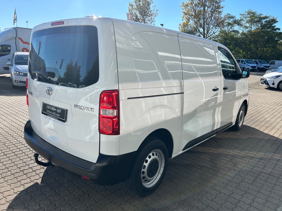 Toyota ProAce 2,0 D 120 Medium Comfort Master aut. 4d