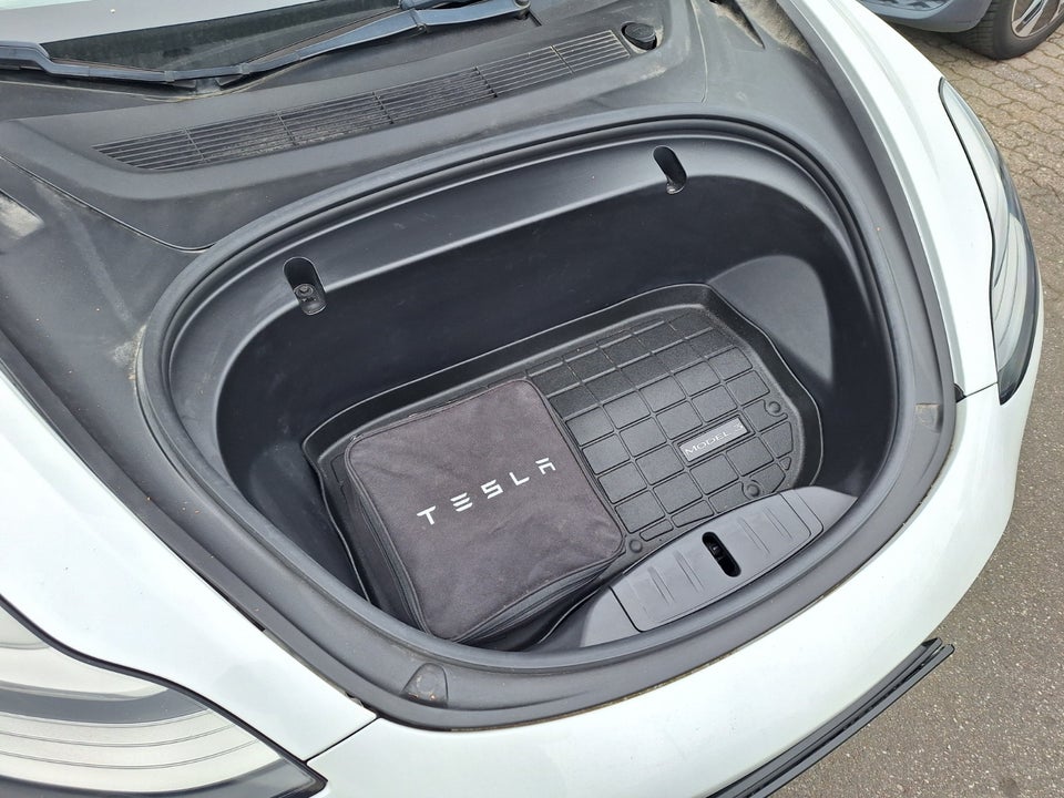 Tesla Model 3 Standard Range+ RWD 4d