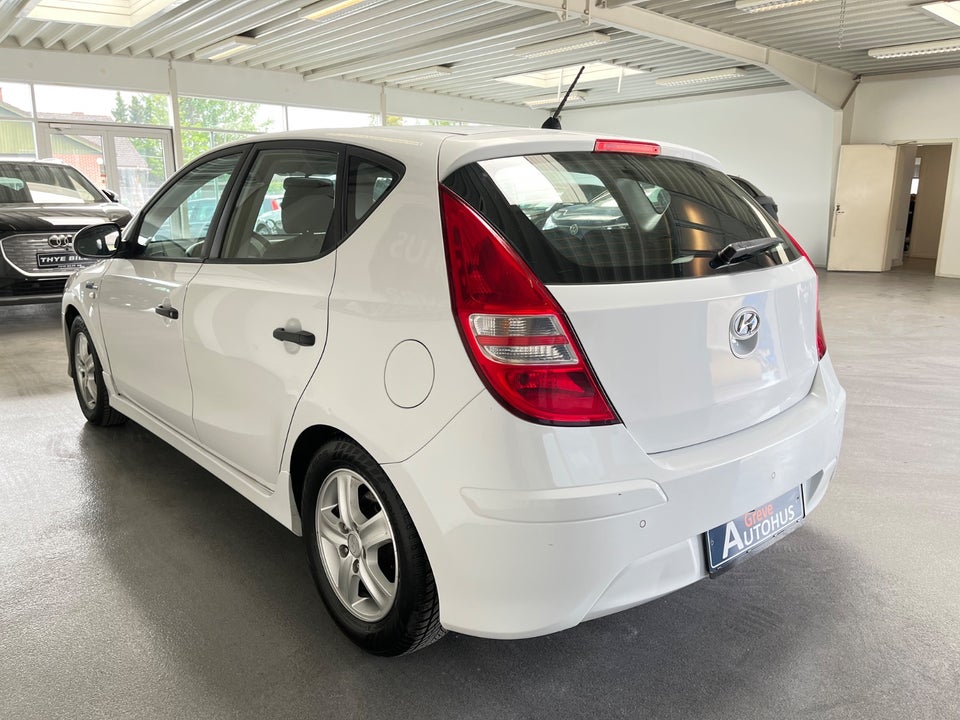 Hyundai i30 1,6 CRDi 90 Classic Sense Eco 5d