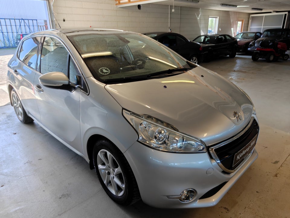 Peugeot 208 1,2 VTi 82 Allure 5d