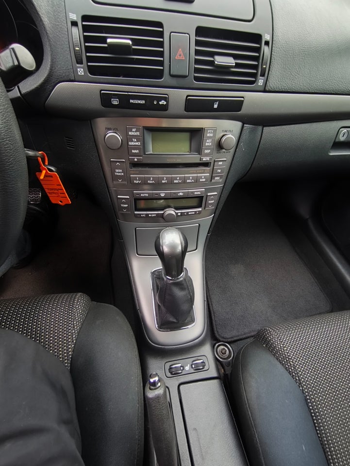 Toyota Avensis 1,8 VVT-i Elegance stc. 5d