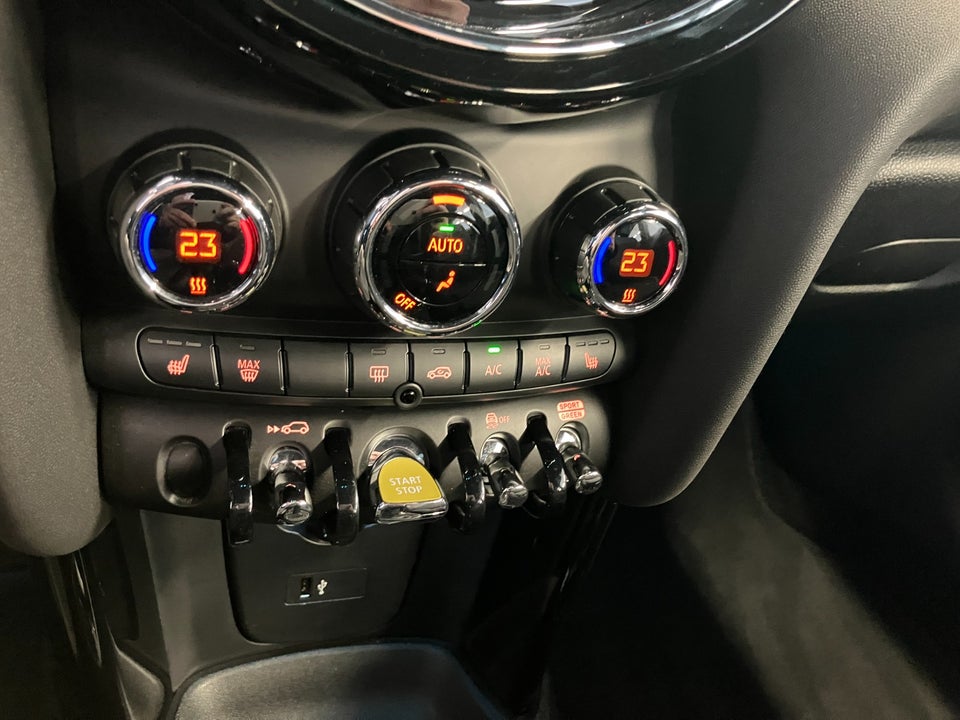 MINI Cooper SE Essential 3d