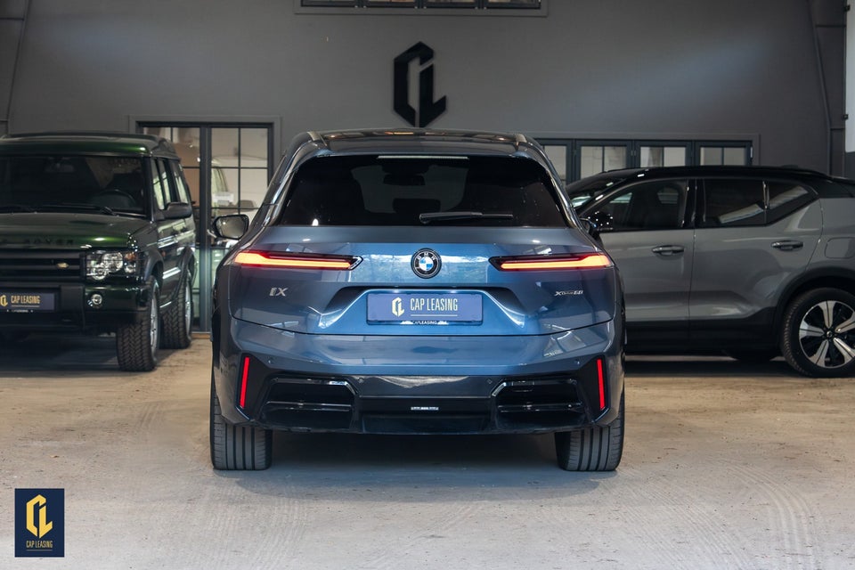 BMW iX xDrive60 Fully Charged 5d