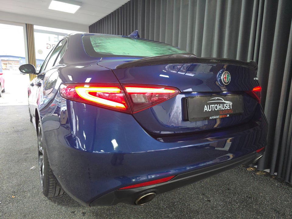 Alfa Romeo Giulia 2,0 T 200 Edizione aut. 4d