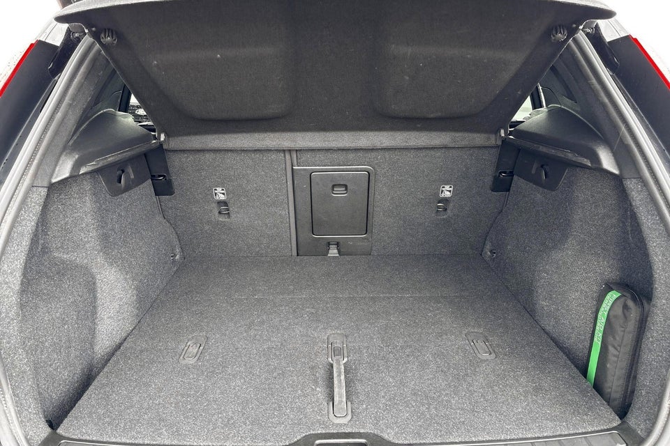 Volvo EX40 Extended Range Plus 5d