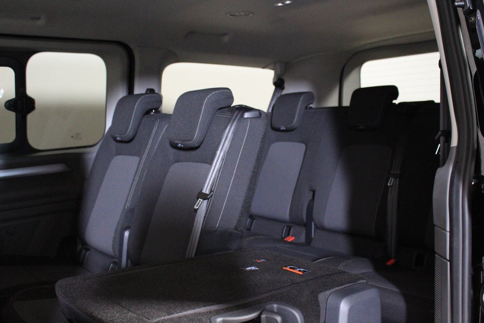 VW e-Caravelle 64 Style SWB