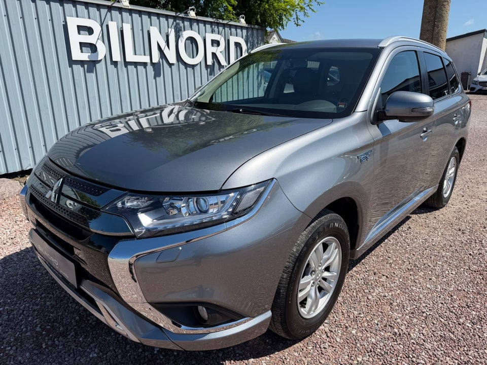 Mitsubishi Outlander 2,4 PHEV Inform CVT 4WD 5d