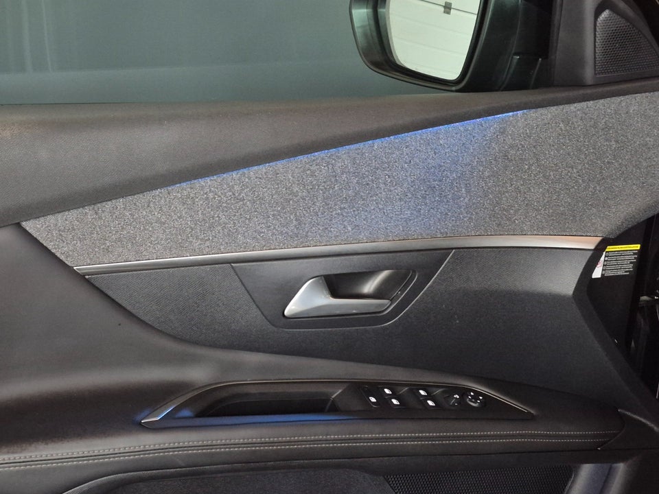 Peugeot 3008 1,2 e-THP 130 Allure EAT6 5d