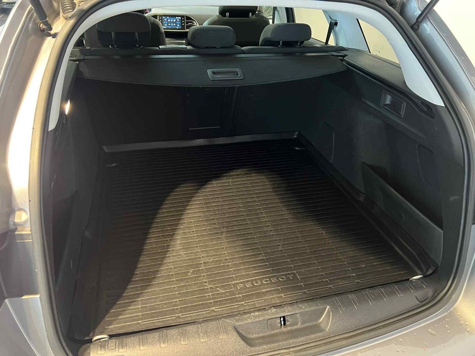 Peugeot 308 1,6 BlueHDi 120 Allure Sky SW 5d