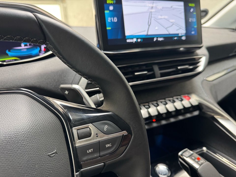Peugeot 3008 1,6 Hybrid First Selection EAT8 5d