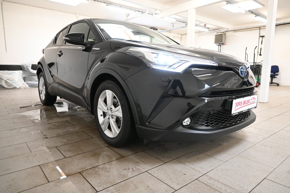 Toyota C-HR 1,8 Hybrid C-LUB Business CVT 5d
