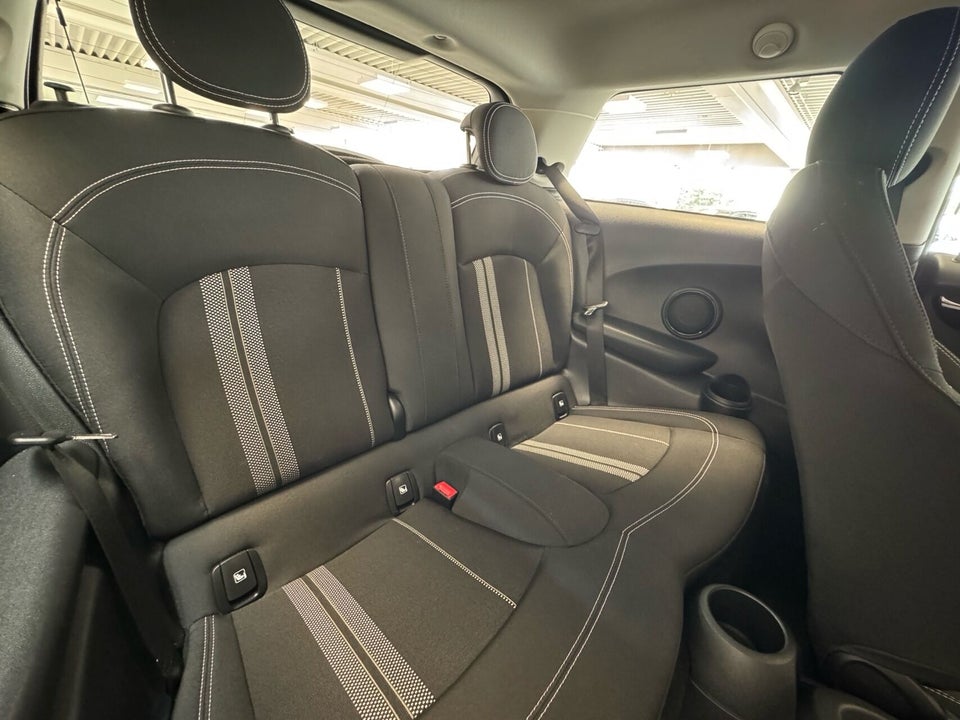 MINI Cooper SE Essential 3d