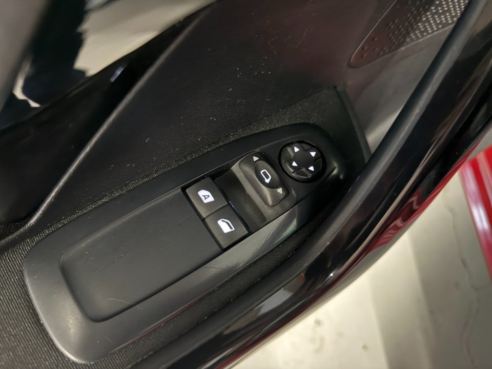 Peugeot 208 1,6 BlueHDi 100 Envy Sky 5d