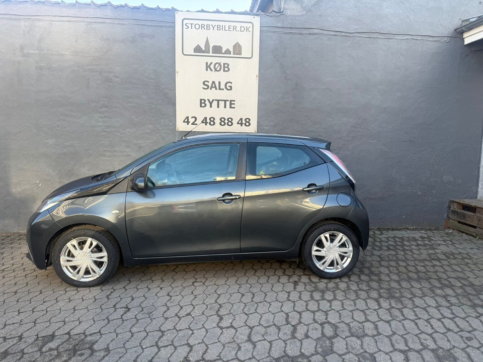 Toyota Aygo 1,0 VVT-i x-wave Sky 5d
