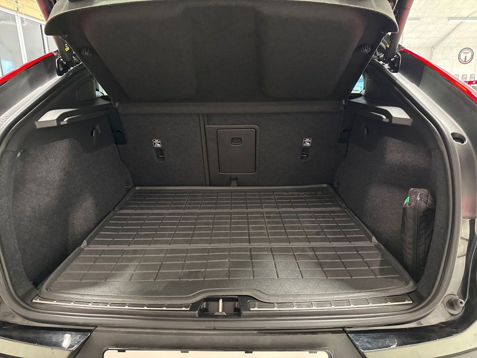 Volvo EC40 Extended Range Black Edition 5d