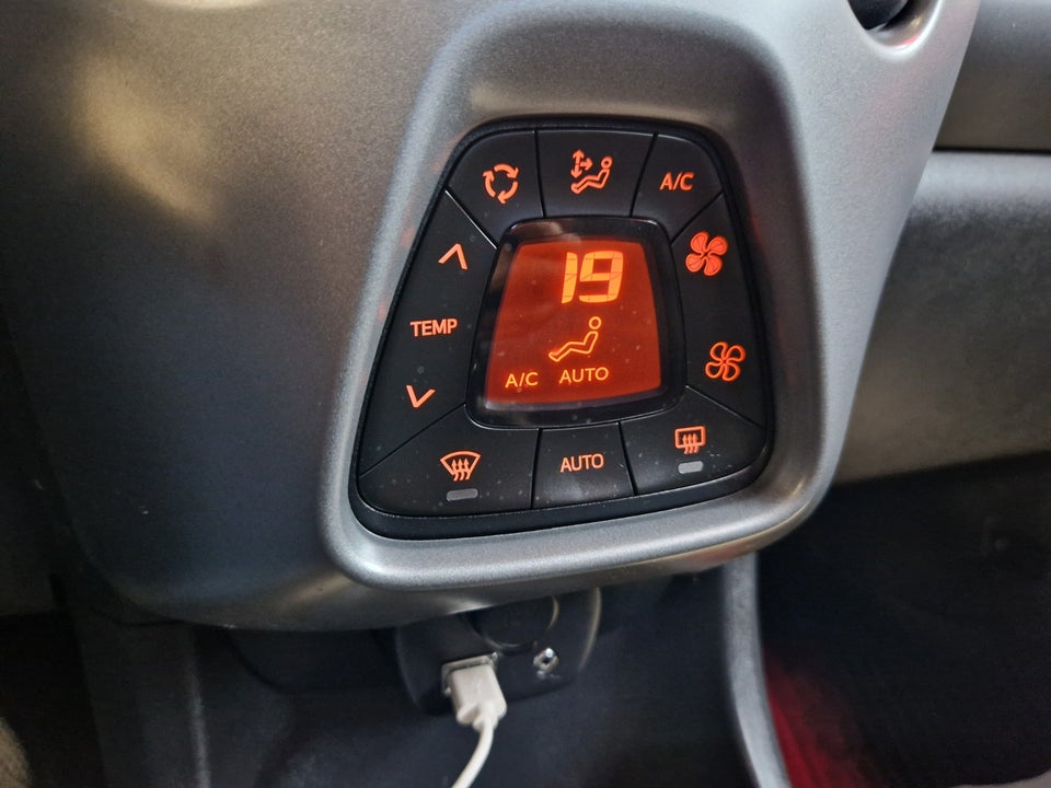 Toyota Aygo 1,0 VVT-i x-press 5d