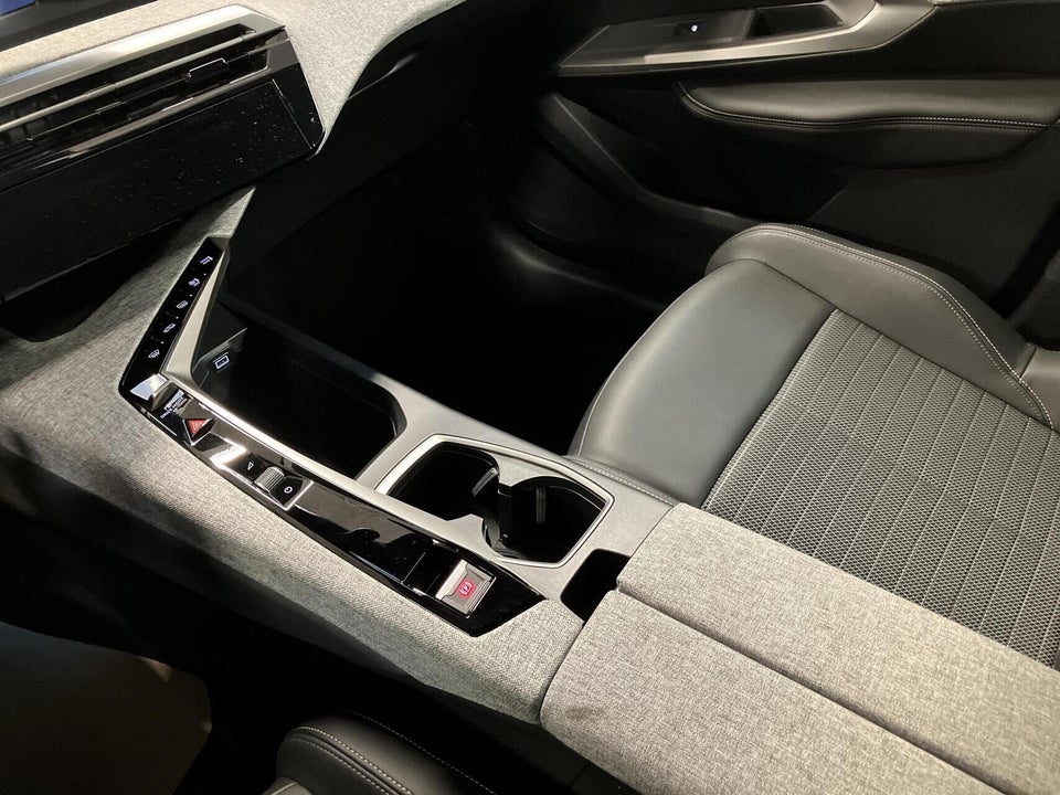 Peugeot e-5008 77 Allure 7prs 5d