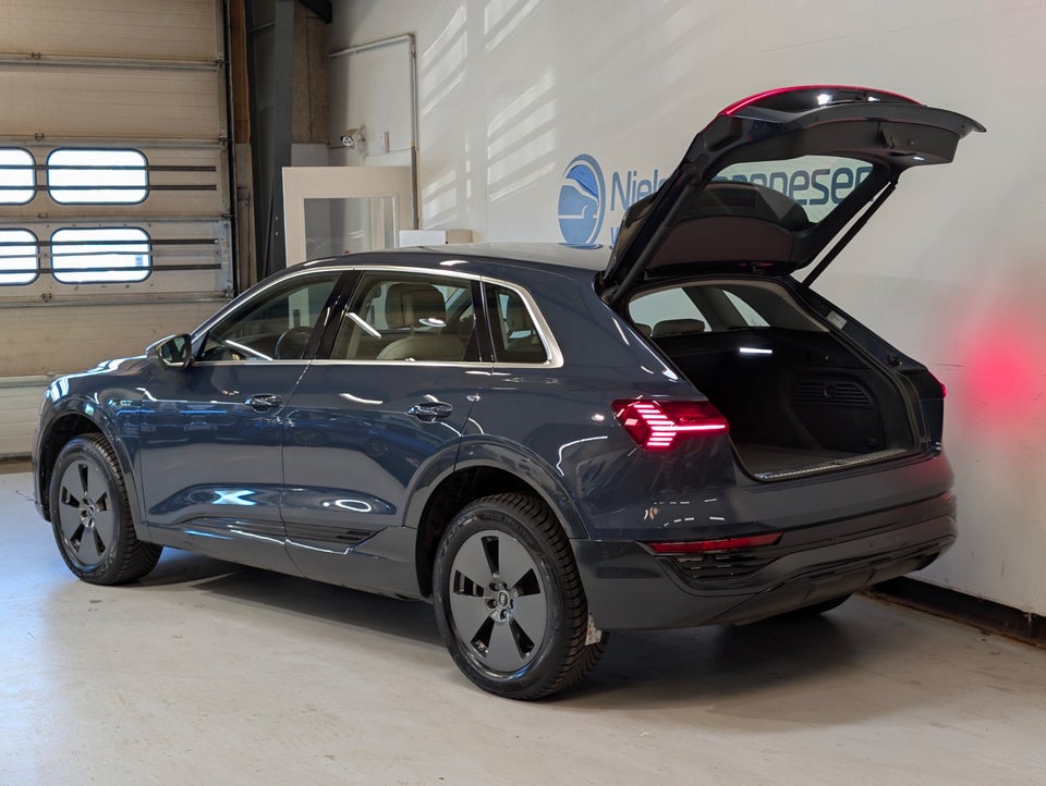 Audi Q8 e-tron 55 Advanced quattro 5d